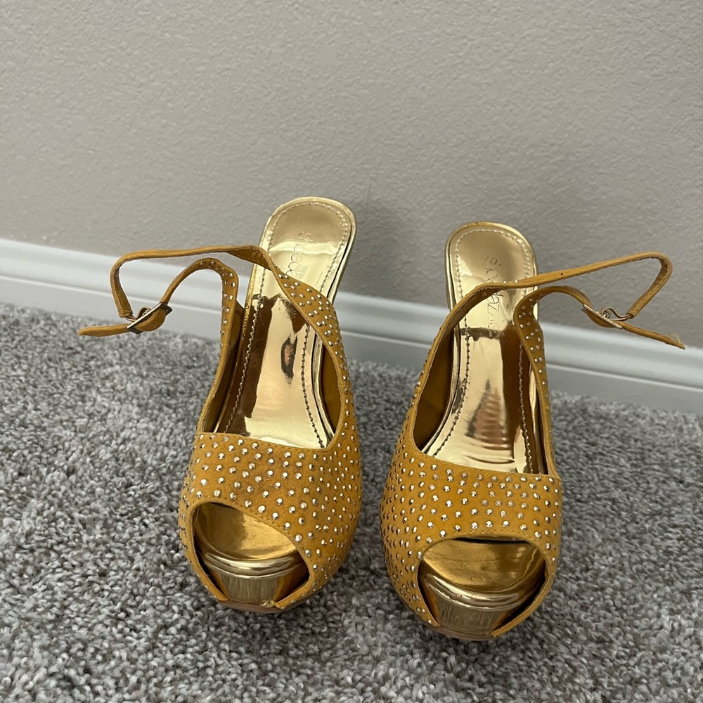 Shoe dazzle high heels